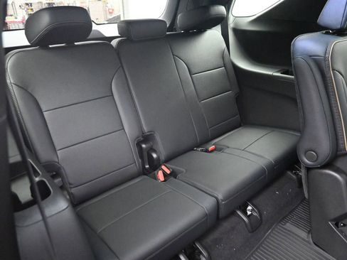 New 2026 Chevrolet Traverse High Country w/ LPO, Floor Liner Package AWD/4WD image 9