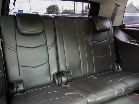 Used 2017 Cadillac Escalade Luxury image 22
