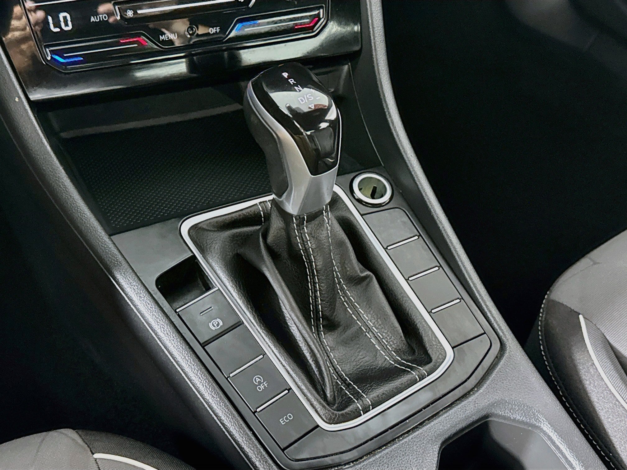 Used 2025 Volkswagen Jetta Sport FWD image 19