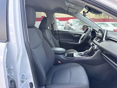 Used 2025 Toyota RAV4 XLE FWD image 29