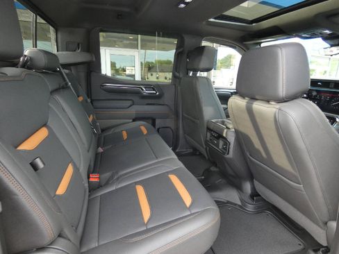 Certified 2024 GMC Sierra 1500 AT4 w/ Technology Package AWD/4WD image 17