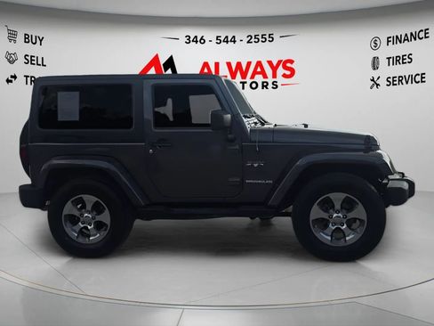 Used 2017 Jeep Wrangler Sahara w/ Connectivity Group AWD/4WD image 4