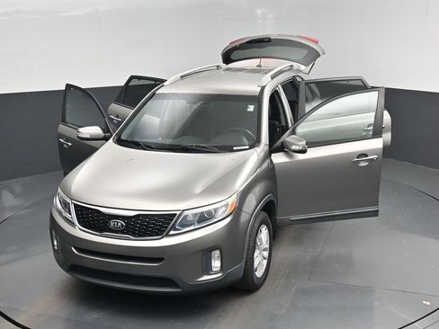 Used 2015 Kia Sorento LX image 50