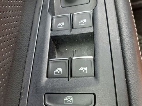 Used 2025 Volkswagen Atlas Cross Sport SEL R-Line image 17