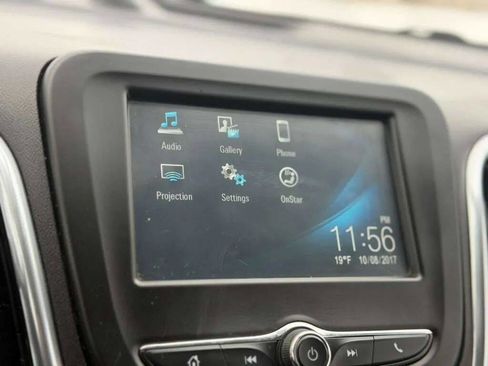 Used 2018 Chevrolet Equinox LT FWD image 16