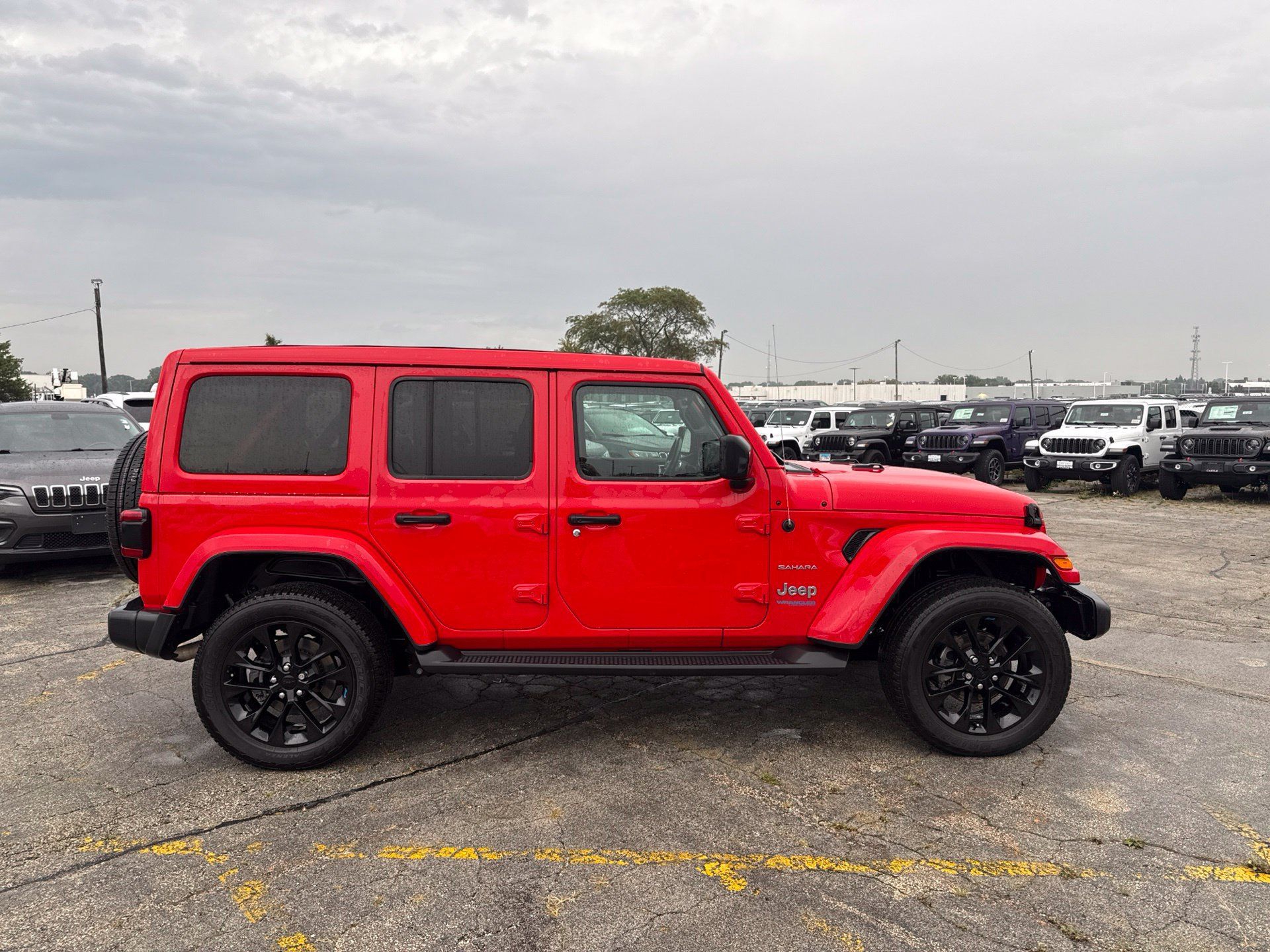 Used 2022 Jeep Wrangler Unlimited Sahara w/ Cold Weather Group AWD/4WD image 5