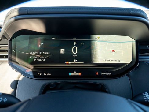 New 2025 Land Rover Range Rover Sport Dynamic SE image 16