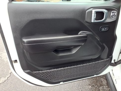 Used 2021 Jeep Gladiator Sport AWD/4WD image 17