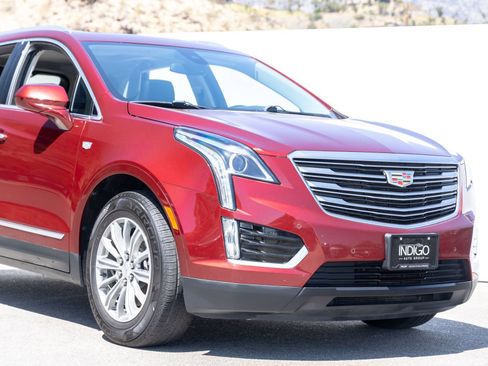 Used 2017 Cadillac XT5 Luxury w/ Driver Awareness Package FWD image 6