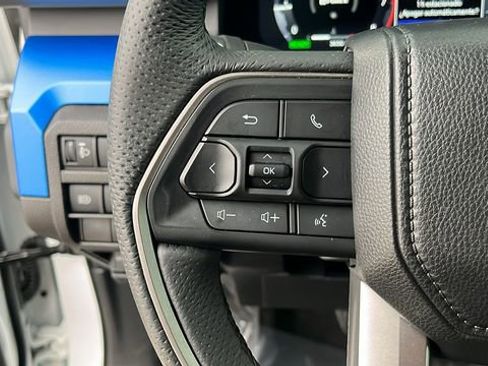 Used 2025 Toyota Tacoma TRD Off-Road AWD/4WD image 9