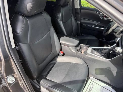Used 2021 Toyota RAV4 XLE AWD/4WD image 11