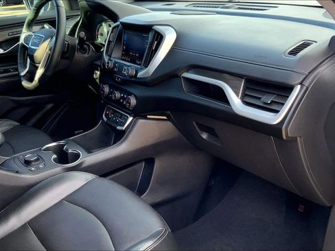Used 2024 GMC Terrain SLT w/ Infotainment Package II image 17