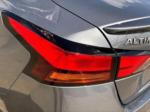 Certified 2024 Nissan Altima 2.5 SV w/ SV Premium Package FWD image 28