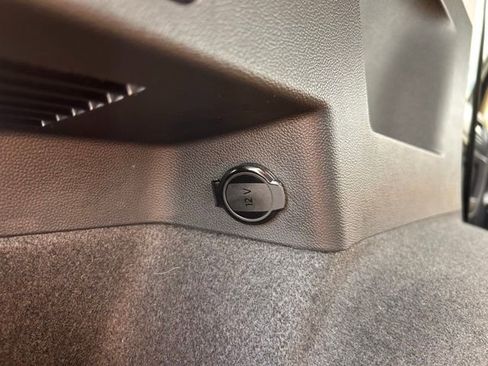 Used 2024 Volkswagen Tiguan SE image 51