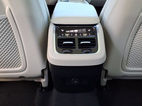 New 2026 Volvo XC60 B5 Ultra w/ Climate Package image 23