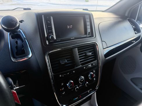 Used 2019 Dodge Grand Caravan SXT image 26