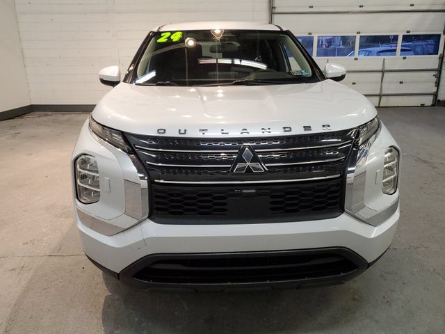 Used 2024 Mitsubishi Outlander ES AWD/4WD image 10
