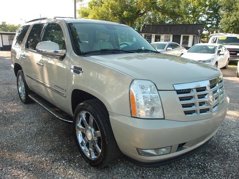 Used 2008 Cadillac Escalade 2WD image 3