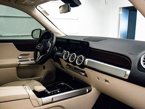 Used 2022 Mercedes-Benz GLB 250 4MATIC image 14