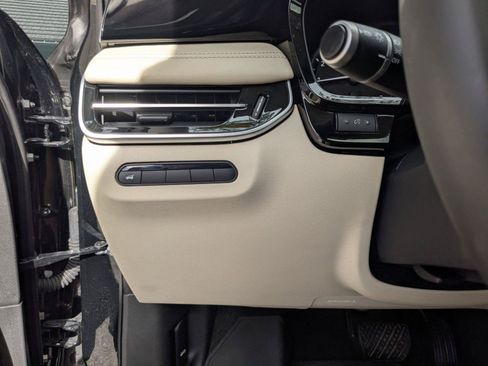 Used 2025 INFINITI QX60 Pure w/ Cargo Package FWD image 16
