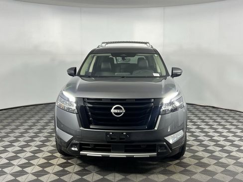 Used 2024 Nissan Pathfinder SL w/ Black Appearance Package image 10