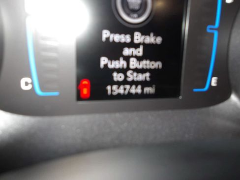 Used 2020 Chrysler Pacifica Touring-L FWD image 11