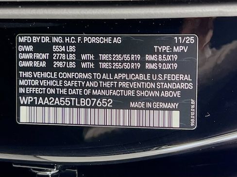 Certified 2026 Porsche Macan AWD/4WD image 34