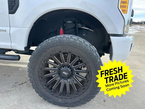 Used 2017 Ford F250 XLT w/ XLT Premium Package image 4