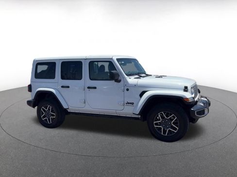 Used 2025 Jeep Wrangler Unlimited Sahara AWD/4WD image 2