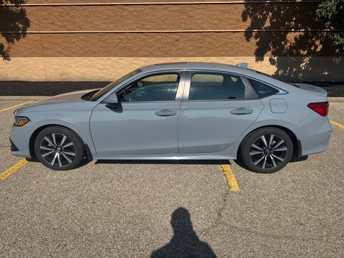 Used 2023 Honda Civic EX image 2