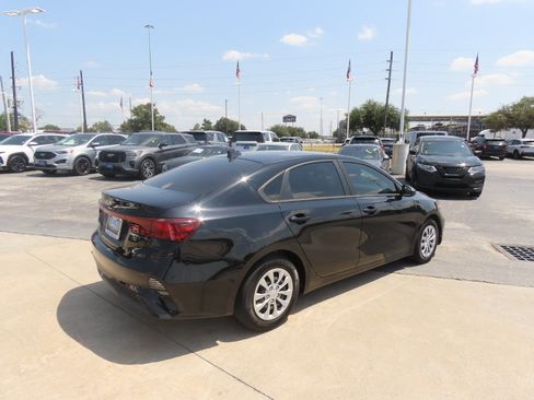 Used 2024 Kia Forte LX FWD image 11