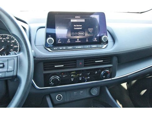 Used 2023 Nissan Rogue S image 15