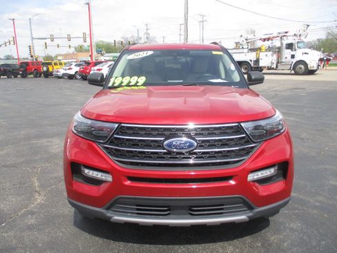 Used 2021 Ford Explorer XLT w/ Equipment Group 202A AWD/4WD image 11