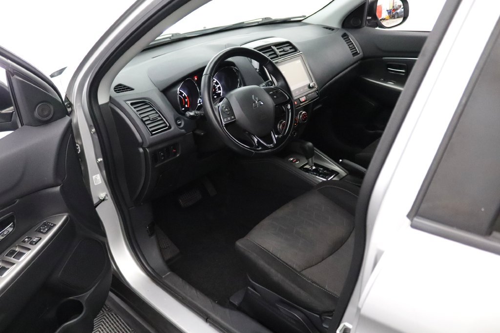 Used 2020 Mitsubishi Outlander Sport SE AWD/4WD image 18