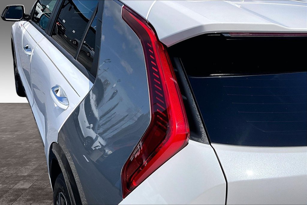 Used 2023 Kia Niro Wave w/ Wave Preserve Package FWD image 31