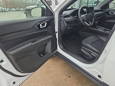 New 2026 Jeep Compass Latitude image 29