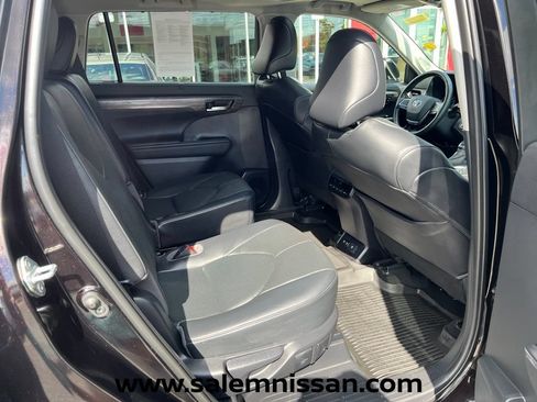 Used 2020 Toyota Highlander Limited AWD/4WD image 22