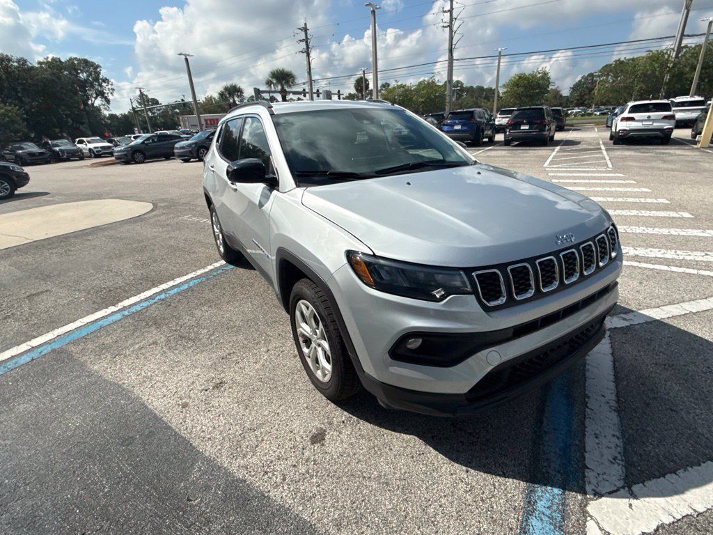 Used 2024 Jeep Compass Latitude AWD/4WD image 6