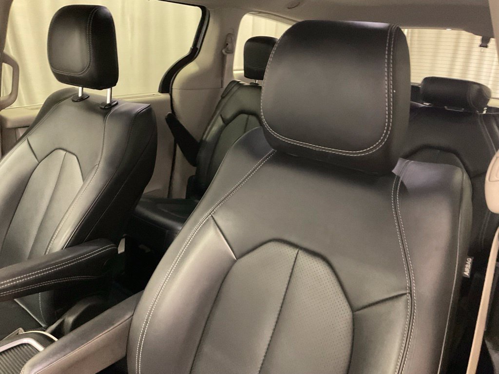 Used 2024 Chrysler Pacifica Touring-L FWD image 15