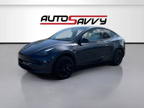 Used 2024 Tesla Model Y Long Range AWD/4WD image 3