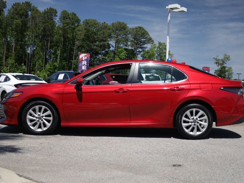 Used 2024 Toyota Camry LE FWD image 2