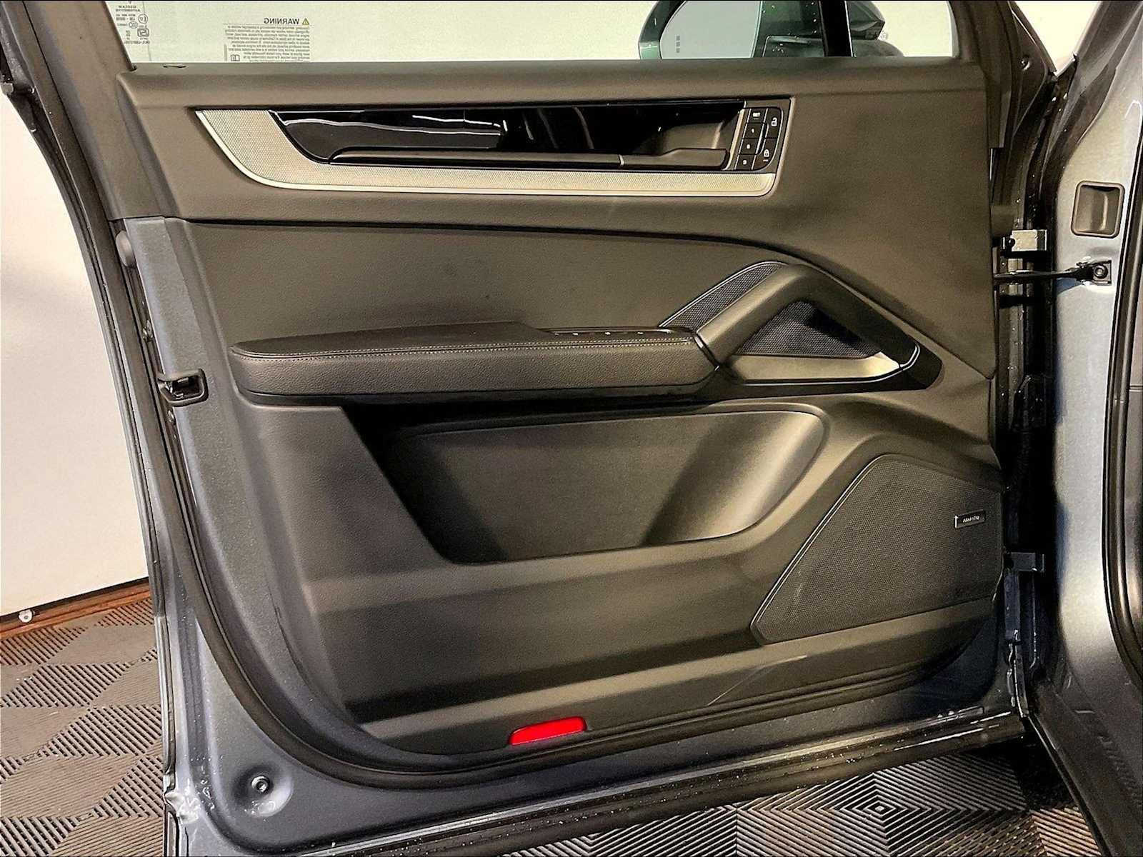 Certified 2026 Porsche Cayenne AWD/4WD image 25