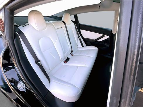 Used 2018 Tesla Model 3 Long Range image 24