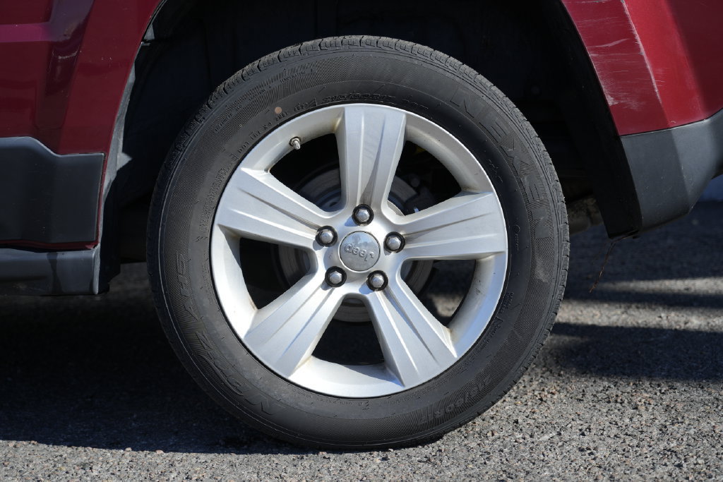 Used 2012 Jeep Patriot Limited AWD/4WD image 14