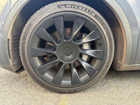 Used 2021 Tesla Model Y Long Range image 38