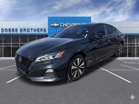 Used 2022 Nissan Altima 2.5 SV w/ SV Premium Package image 3