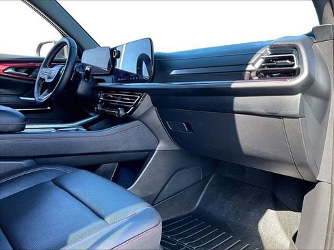 Used 2024 Chevrolet Traverse Z71 image 14