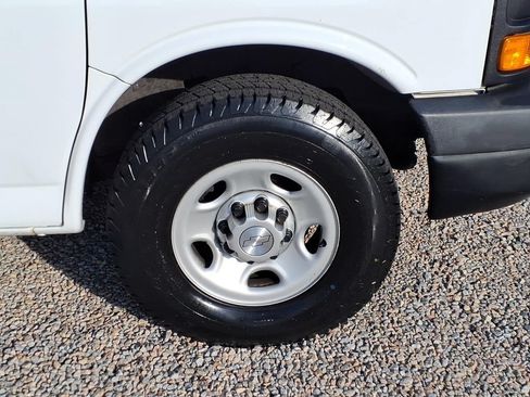 Used 2016 Chevrolet Express 2500 RWD image 14