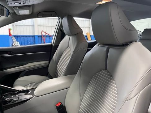 Used 2021 Toyota Camry SE FWD image 23