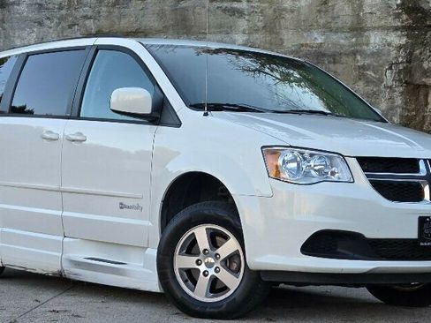 Used 2013 Dodge Grand Caravan SXT image 9